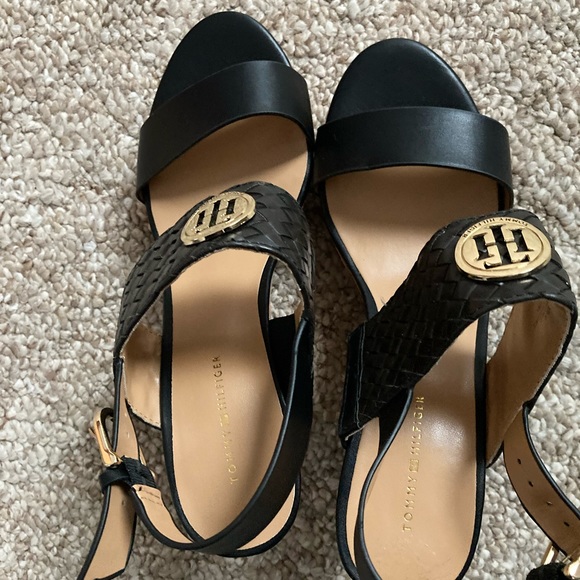 Tommy Hilfiger black wedges - Picture 2 of 5
